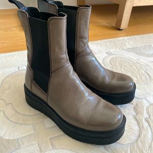 Size 7 vagabond boots